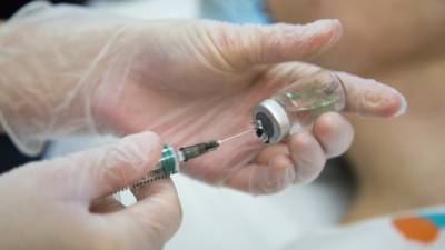 «Это традиционный подход, от него ждешь меньше всего подвохов». Чем отличаются вакцины от коронавируса? - mir24.tv - Россия