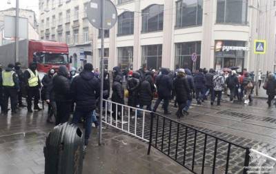 Во Львове протестующие против карантина предприниматели перекрыли движение - korrespondent.net - Украина - Львов - Львовская обл.