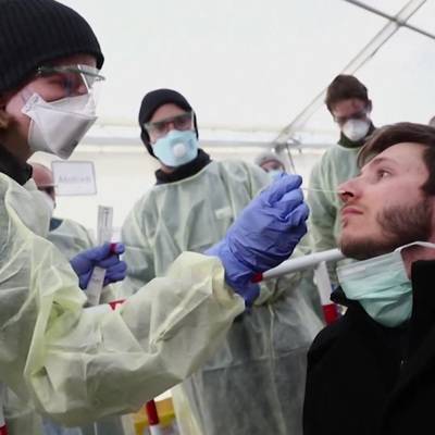 Пол Хантер - В Великобритании обнаружен новый штамм-мутант коронавируса - radiomayak.ru - Англия