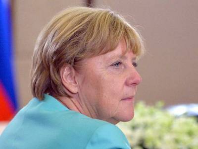 Ангела Меркель - Штеффен Зайберт - Меркель привилась признанной проблемой вакциной AstraZeneca - newsland.com