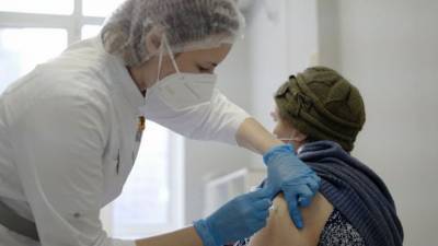 Названы факторы, которые снижают количество антител после вакцинации - nation-news.ru