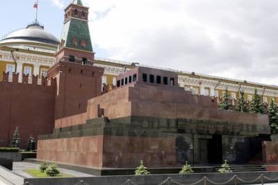 Во вновь открывшийся мавзолей Ленина выстроилась очередь - mk.ru - Москва