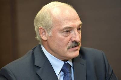 Александр Лукашенко - Лукашенко заявил, что не будет вакцинироваться от COVID-19 в ближайшее время - vm.ru