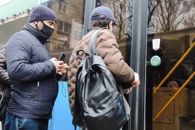 С начала апреля москвичи тысячи раз нарушили масочный режим в транспорте - mk.ru