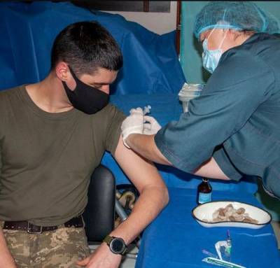«Вакцину от COVID-19 в зоне ОСС каждый день получают около 100 бойцов», — Министерство обороны - enovosty.com