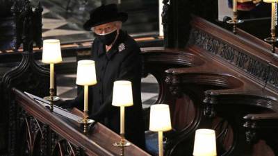 Стало відомо, чому Єлизавета II сиділа окремо від родини під час похорону принца Філіпа - bykvu.com - Украина