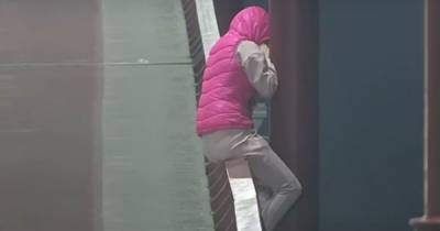 В Днепре патрульные в последний момент спасли девушку, решившую прыгнуть с моста (видео) - focus.ua
