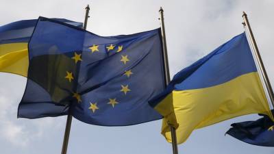 Денис Шмыгаль - Украина решила сотрудничать с ЕК по паспортам об иммунитете к COVID-19 - obzor.lt - Украина - Евросоюз