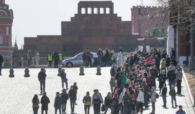 ФотКа дня: к мощам Ленина в мавзолей снова стоят очереди - newizv.ru - Ссср