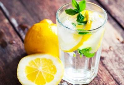 Врачи объяснили, что произойдет с организмом, если пить воду с лимоном - facenews.ua - Украина
