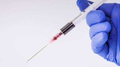 Британский регулятор заявил о 30 случаях тромбоза после вакцины AstraZeneca - inforeactor.ru - Англия