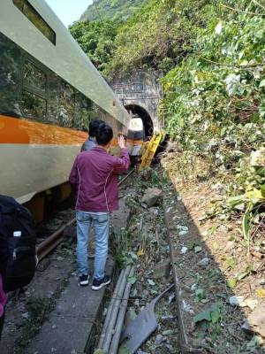 В Тайване в результате аварии поезда погиб по меньшей мере 51 человек и мира - cursorinfo.co.il - Тайвань