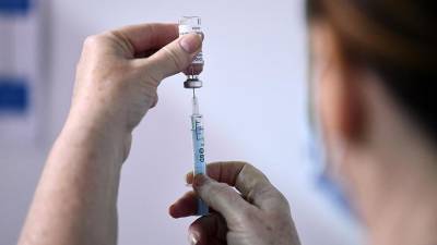 В Нидерландах женщина скончалась после прививки вакциной AstraZeneca - iz.ru - Израиль