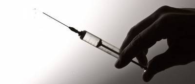 В Нидерландах после прививки вакциной AstraZeneca женщина умерла от тромбоэмболии - runews24.ru