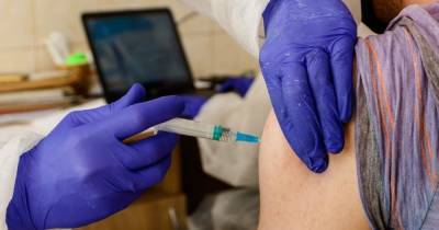 За сутки от коронавируса вакцинировали более 15 тысяч украинцев, в двух областях не сделали ни одной прививки - tsn.ua