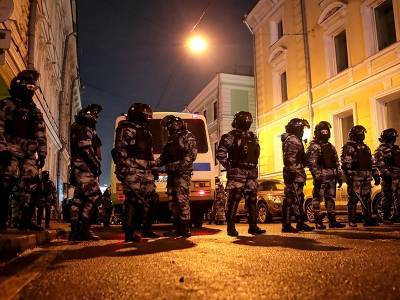 Главные страхи россиян в 2021 году – митинги, а также действия полиции и судов - sobesednik.ru - Москва - Украина