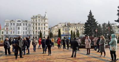 В Виннице родители школьников вышли на митинг против дистанционного обучения: фото (4 фото) - tsn.ua