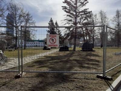 В Екатеринбурге сквер на Плотинке огородили забором за три недели до 9 Мая - znak.com - Екатеринбург