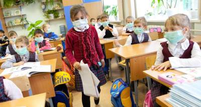 Дети тоже болеют COVID-19: инфекционисты опасаются школьного Праздника песни - lv.sputniknews.ru - Латвия - Рига