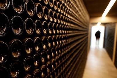 Мир рекордно сократил потребление вина - lenta.ru - Китай