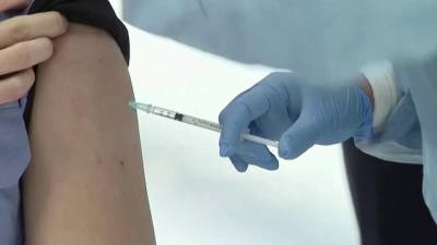 Тони Блэр - В Великобритании от побочных эффектов вакцины «Пфайзер» скончалось больше людей, чем от «АстраЗенеки - 1tv.ru - Англия