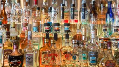 Роспотребнадзор изъял 33 тонны некачественного алкоголя в 2020 году - mir24.tv