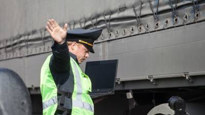 На границе с Казахстаном образовались многокилометровые пробки из грузовиков - newdaynews.ru - Россия - Казахстан