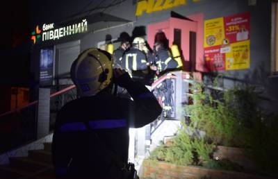 В Одессе вспыхнул ресторан, спасатели сделали все возможное: видео ЧП - odessa.politeka.net - Одесса
