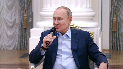 Владимир Путин - Анна Попова - Путин объявил выходными дни между майскими праздниками - tvc.ru - Россия