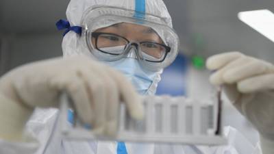 Иван Хунг Фан - В Китае назвали сроки выпуска вакцины-спрея от коронавируса - iz.ru - Китай - Израиль - Гонконг