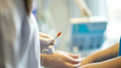 Во Франции более 100 человек по ошибке привили физраствором вместо вакцины от COVID-19 - nation-news.ru - Франция - Эперн