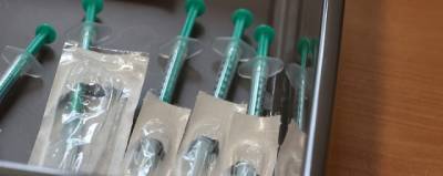 Во Франции 140 пациентам по ошибке вкололи физраствор вместо вакцины от COVID-19 - runews24.ru - Франция