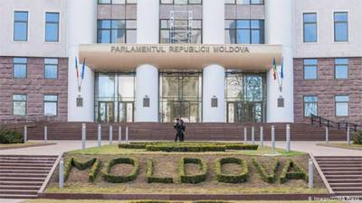 Депутаты Молдовы не поддержали решение КС о роспуске парламента - bin.ua - Украина - Молдавия