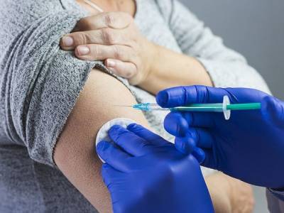 Во Франции 140 лицам вместо вакцины Pfizer вкололи физраствор - unn.com.ua - Франция - Киев - Эперн