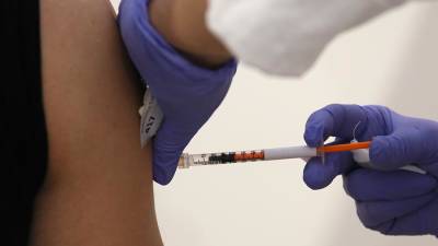 Более 1 млрд человек в мире сделали прививку от коронавируса - iz.ru - Франция - Китай - Израиль