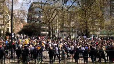 Видео из Сети. В Лондоне прошла акция протеста против COVID-паспортов - vesti.ru - Лондон