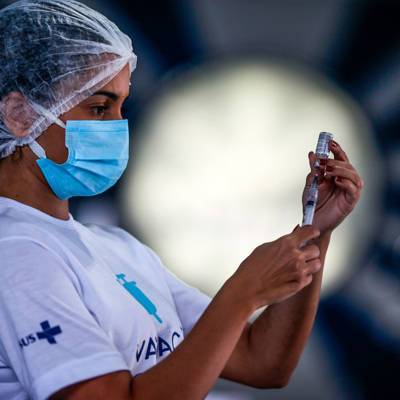 Анна Попова - Татьяна Голикова - Более миллиарда доз вакцин от коронавируса было введено людям по всему миру - radiomayak.ru - Россия - Китай