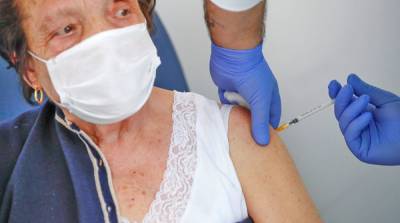 Во Франции более 100 человек вместо прививки Pfizer получили физраствор - ru.slovoidilo.ua - Франция - Украина - Эперн