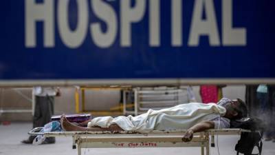 В Индии новая вспышка коронавируса: люди умирают в очереди к врачу - svoboda.org