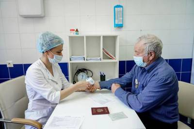 В Сочи ветераны и члены городского Совета ветеранов сделали прививки от COVID-19 - kuban.mk.ru - Сочи