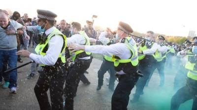В Лондоне произошли столкновения на акциях протеста из-за карантина - ru.slovoidilo.ua - Украина - Англия - Лондон