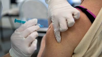 Медсестра из Германии вкалывала пациентам физраствор вместо вакцины от коронавируса - newinform.com - Германия