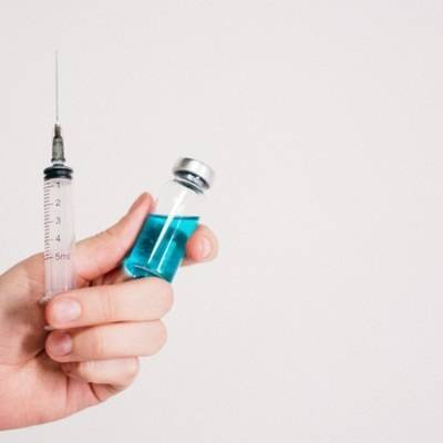 В Германии медсестра подменила вакцину от коронавируса физраствором - radiomayak.ru