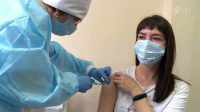 В России вакцинация от коронавируса будет проводиться все длинные майские праздники по всей стране - 1tv.ru - Россия