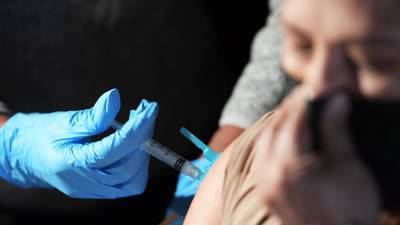 Свыше 5 млн американцев отказались от второй прививки от COVID-19 - iz.ru - New York - Израиль
