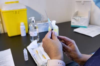 В Германии шести пациентам ввели физраствор вместо вакцины от COVID-19 - runews24.ru - Вильгельмсхафен