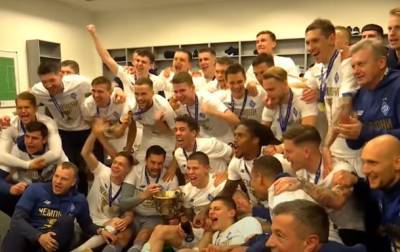 Динамо Киев вручили медали чемпиона Украины - korrespondent.net - Киев