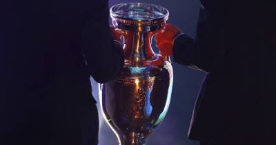 Феерический конфуз: трофей Евро-2020 рухнул наземь в прямом эфире, видео стало вирусным - tsn.ua - Бухарест