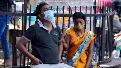 Индия - Индию накрыл «коронавирусный шторм»: морги не справляются, тела сжигают на улице - 5-tv.ru