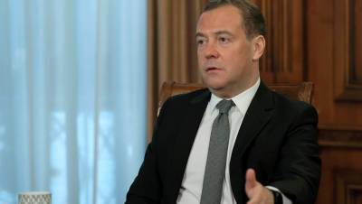 Дмитрий Медведев - Медведев заявил о выполнении планов производства двух российских вакцин - gazeta.ru - Россия